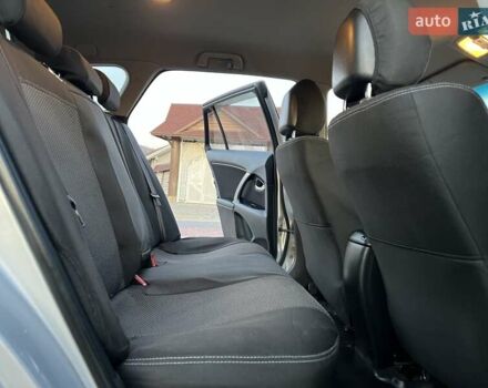 Сірий Тойота Авенсіс, об'ємом двигуна 2 л та пробігом 379 тис. км за 7850 $, фото 38 на Automoto.ua