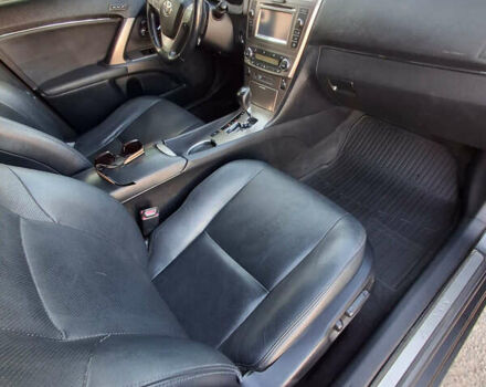 Серый Тойота Авенсис, объемом двигателя 2.2 л и пробегом 264 тыс. км за 10200 $, фото 6 на Automoto.ua