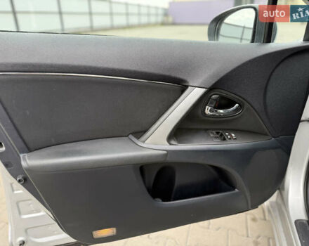 Серый Тойота Авенсис, объемом двигателя 2 л и пробегом 243 тыс. км за 8450 $, фото 8 на Automoto.ua