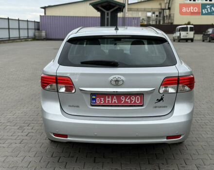 Серый Тойота Авенсис, объемом двигателя 2 л и пробегом 243 тыс. км за 8450 $, фото 4 на Automoto.ua