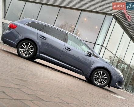 Серый Тойота Авенсис, объемом двигателя 2 л и пробегом 275 тыс. км за 11700 $, фото 3 на Automoto.ua