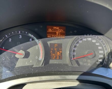 Серый Тойота Авенсис, объемом двигателя 2.2 л и пробегом 244 тыс. км за 9700 $, фото 9 на Automoto.ua