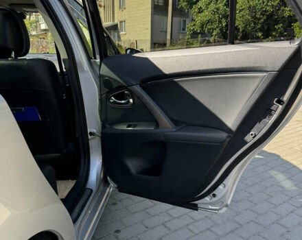 Серый Тойота Авенсис, объемом двигателя 2.23 л и пробегом 357 тыс. км за 10700 $, фото 8 на Automoto.ua
