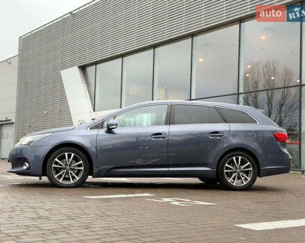 Серый Тойота Авенсис, объемом двигателя 2 л и пробегом 275 тыс. км за 11700 $, фото 2 на Automoto.ua