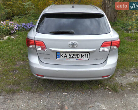 Серый Тойота Авенсис, объемом двигателя 1.99 л и пробегом 258 тыс. км за 12700 $, фото 2 на Automoto.ua