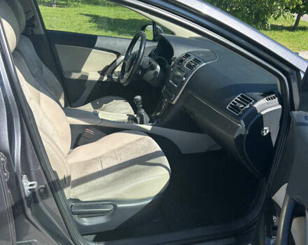 Серый Тойота Авенсис, объемом двигателя 2 л и пробегом 326 тыс. км за 11500 $, фото 6 на Automoto.ua