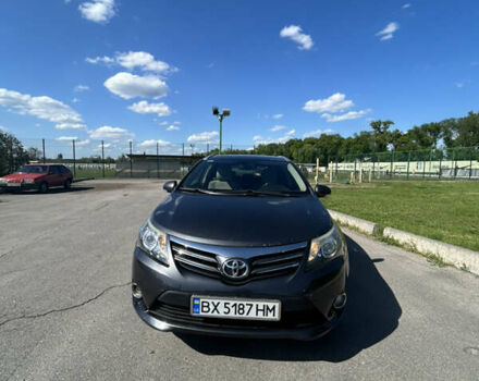 Серый Тойота Авенсис, объемом двигателя 2 л и пробегом 326 тыс. км за 11500 $, фото 13 на Automoto.ua