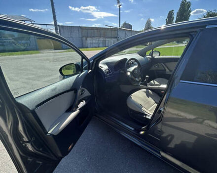 Серый Тойота Авенсис, объемом двигателя 2 л и пробегом 326 тыс. км за 11500 $, фото 16 на Automoto.ua
