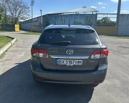 Серый Тойота Авенсис, объемом двигателя 2 л и пробегом 326 тыс. км за 11500 $, фото 4 на Automoto.ua