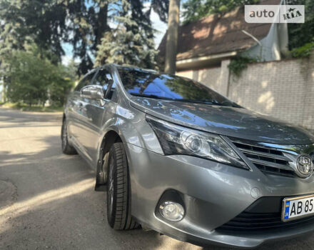Серый Тойота Авенсис, объемом двигателя 2 л и пробегом 181 тыс. км за 11499 $, фото 1 на Automoto.ua