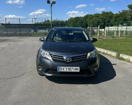 Серый Тойота Авенсис, объемом двигателя 2 л и пробегом 326 тыс. км за 11500 $, фото 2 на Automoto.ua