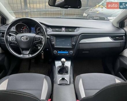 Серый Тойота Авенсис, объемом двигателя 2 л и пробегом 274 тыс. км за 13490 $, фото 12 на Automoto.ua