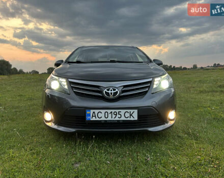Серый Тойота Авенсис, объемом двигателя 2 л и пробегом 185 тыс. км за 11200 $, фото 3 на Automoto.ua