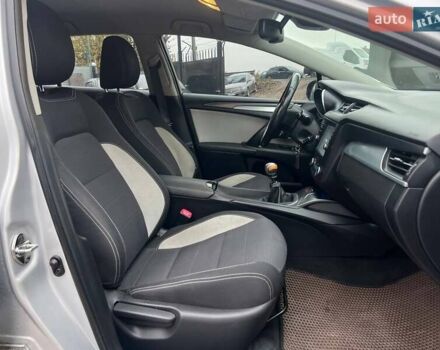 Серый Тойота Авенсис, объемом двигателя 2 л и пробегом 274 тыс. км за 12990 $, фото 11 на Automoto.ua