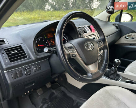 Серый Тойота Авенсис, объемом двигателя 2 л и пробегом 185 тыс. км за 11200 $, фото 10 на Automoto.ua