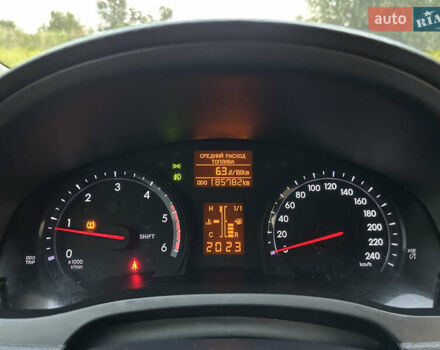 Серый Тойота Авенсис, объемом двигателя 2 л и пробегом 185 тыс. км за 11200 $, фото 13 на Automoto.ua