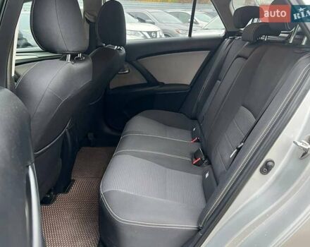 Серый Тойота Авенсис, объемом двигателя 2 л и пробегом 274 тыс. км за 12990 $, фото 9 на Automoto.ua