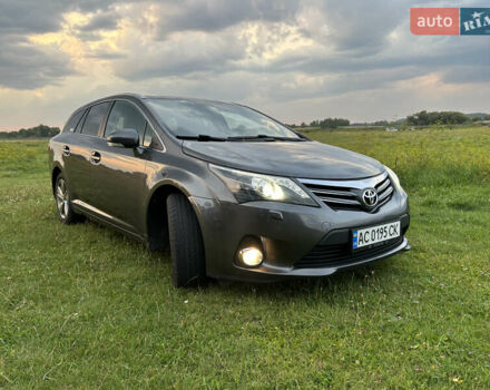 Серый Тойота Авенсис, объемом двигателя 2 л и пробегом 185 тыс. км за 11200 $, фото 1 на Automoto.ua