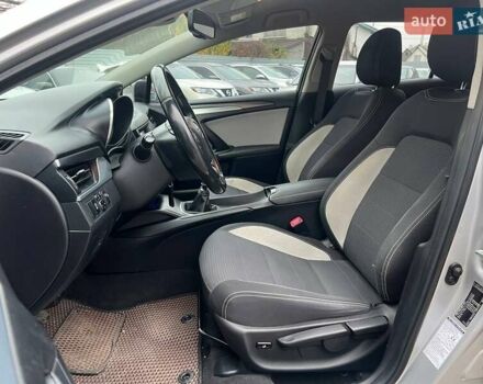 Серый Тойота Авенсис, объемом двигателя 2 л и пробегом 274 тыс. км за 13490 $, фото 8 на Automoto.ua