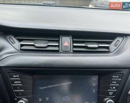 Серый Тойота Авенсис, объемом двигателя 2 л и пробегом 274 тыс. км за 12990 $, фото 20 на Automoto.ua