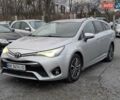Серый Тойота Авенсис, объемом двигателя 2 л и пробегом 241 тыс. км за 13750 $, фото 1 на Automoto.ua