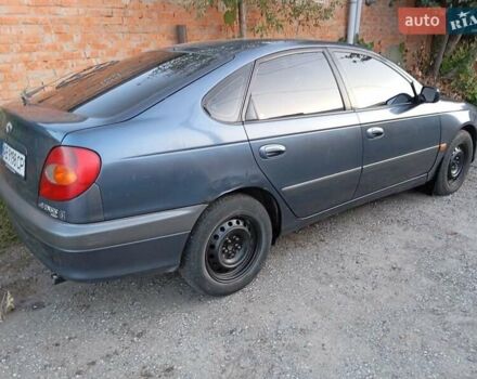 Серый Тойота Авенсис, объемом двигателя 1.6 л и пробегом 210 тыс. км за 2800 $, фото 1 на Automoto.ua