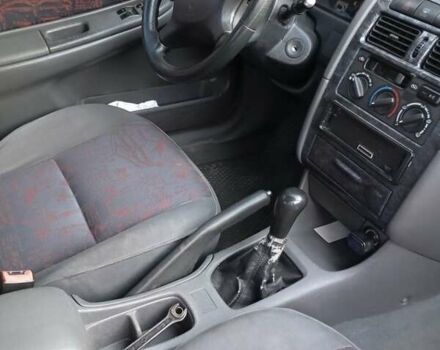 Серый Тойота Авенсис, объемом двигателя 1.6 л и пробегом 210 тыс. км за 2800 $, фото 3 на Automoto.ua