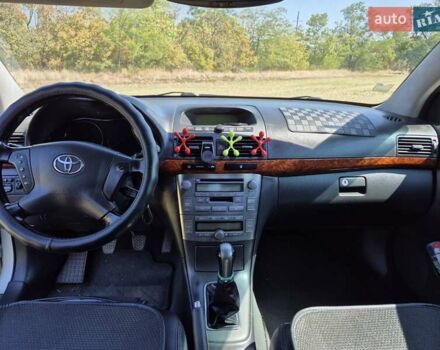 Сірий Тойота Авенсіс, об'ємом двигуна 2 л та пробігом 330 тис. км за 6500 $, фото 1 на Automoto.ua