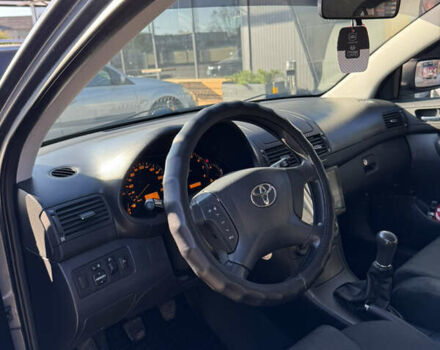 Сірий Тойота Авенсіс, об'ємом двигуна 1.8 л та пробігом 275 тис. км за 4300 $, фото 8 на Automoto.ua