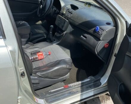 Серый Тойота Авенсис, объемом двигателя 2 л и пробегом 250 тыс. км за 4500 $, фото 2 на Automoto.ua