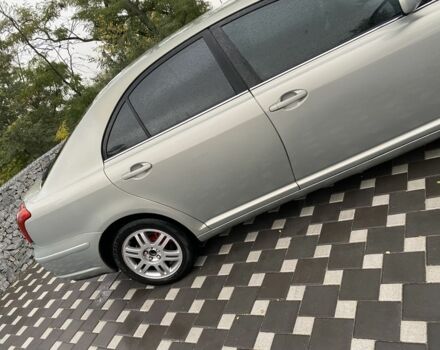 Серый Тойота Авенсис, объемом двигателя 2 л и пробегом 235 тыс. км за 5500 $, фото 3 на Automoto.ua