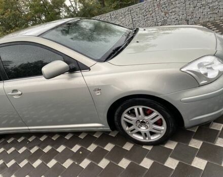 Серый Тойота Авенсис, объемом двигателя 2 л и пробегом 235 тыс. км за 5500 $, фото 2 на Automoto.ua