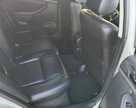 Сірий Тойота Авенсіс, об'ємом двигуна 2.23 л та пробігом 292 тис. км за 6100 $, фото 25 на Automoto.ua