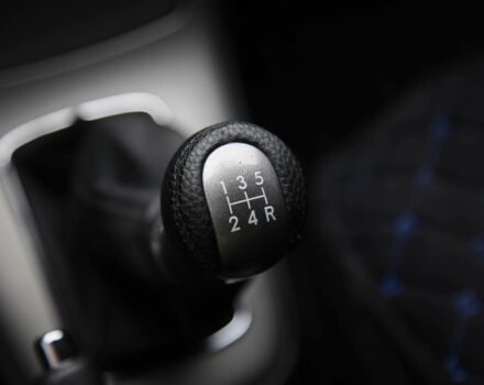 Сірий Тойота Авенсіс, об'ємом двигуна 1.8 л та пробігом 213 тис. км за 8000 $, фото 13 на Automoto.ua