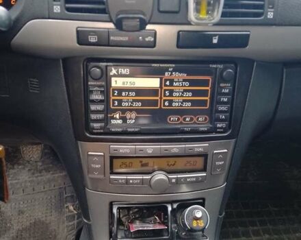 Сірий Тойота Авенсіс, об'ємом двигуна 2 л та пробігом 290 тис. км за 6500 $, фото 1 на Automoto.ua