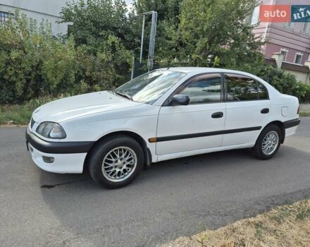 Серый Тойота Авенсис, объемом двигателя 1.6 л и пробегом 327 тыс. км за 3300 $, фото 1 на Automoto.ua