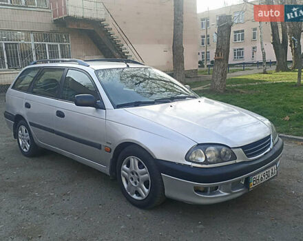 Серый Тойота Авенсис, объемом двигателя 2 л и пробегом 250 тыс. км за 2000 $, фото 1 на Automoto.ua