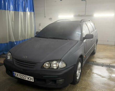 Серый Тойота Авенсис, объемом двигателя 2 л и пробегом 418 тыс. км за 2000 $, фото 1 на Automoto.ua