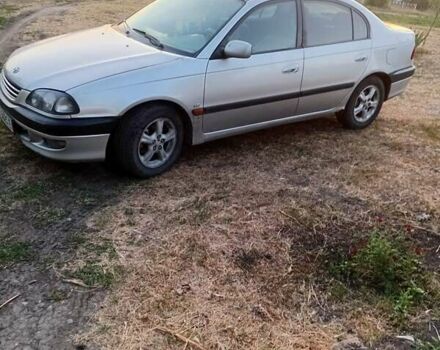 Серый Тойота Авенсис, объемом двигателя 1.76 л и пробегом 432 тыс. км за 3000 $, фото 1 на Automoto.ua