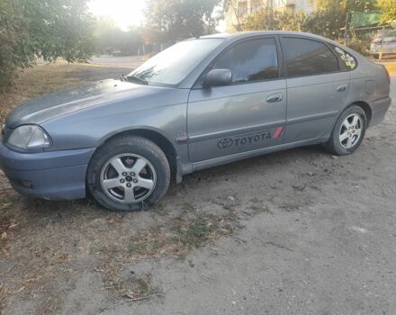 Серый Тойота Авенсис, объемом двигателя 2 л и пробегом 350 тыс. км за 2400 $, фото 1 на Automoto.ua