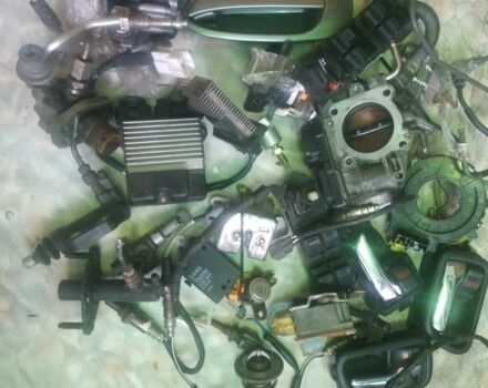 Серый Тойота Авенсис, объемом двигателя 2 л и пробегом 180 тыс. км за 200 $, фото 1 на Automoto.ua