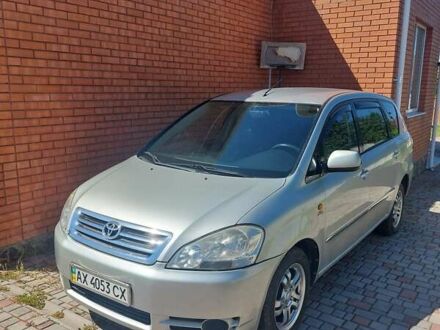 Серый Тойота Авенсис, объемом двигателя 2 л и пробегом 259 тыс. км за 7500 $, фото 1 на Automoto.ua