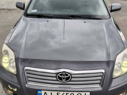 Серый Тойота Авенсис, объемом двигателя 2 л и пробегом 373 тыс. км за 6999 $, фото 1 на Automoto.ua