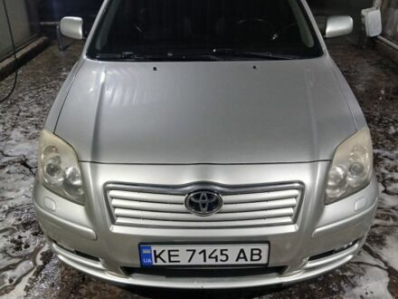 Серый Тойота Авенсис, объемом двигателя 2 л и пробегом 246 тыс. км за 5300 $, фото 1 на Automoto.ua