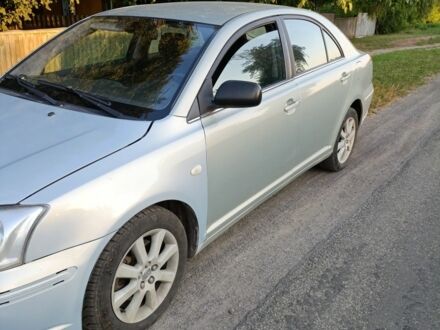 Серый Тойота Авенсис, объемом двигателя 2 л и пробегом 447 тыс. км за 3200 $, фото 1 на Automoto.ua