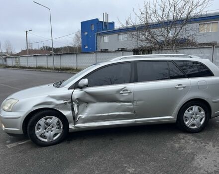 Серый Тойота Авенсис, объемом двигателя 2 л и пробегом 325 тыс. км за 3000 $, фото 1 на Automoto.ua