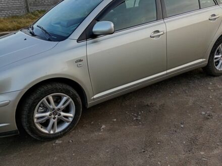 Серый Тойота Авенсис, объемом двигателя 2 л и пробегом 428 тыс. км за 4151 $, фото 1 на Automoto.ua