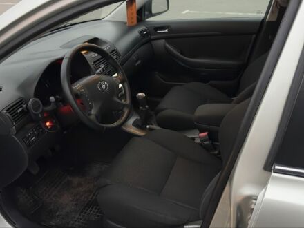 Серый Тойота Авенсис, объемом двигателя 1.8 л и пробегом 279 тыс. км за 6300 $, фото 1 на Automoto.ua