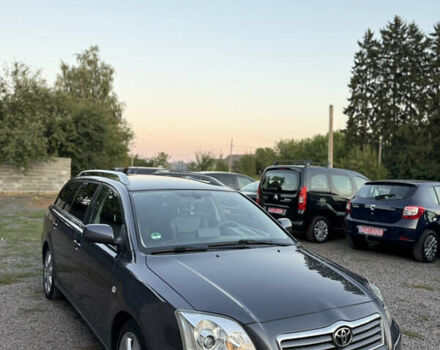 Сірий Тойота Авенсіс, об'ємом двигуна 2 л та пробігом 247 тис. км за 6499 $, фото 1 на Automoto.ua