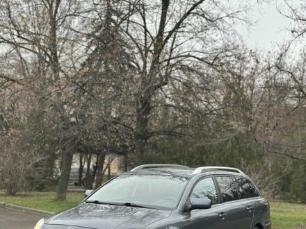 Серый Тойота Авенсис, объемом двигателя 2 л и пробегом 300 тыс. км за 3550 $, фото 1 на Automoto.ua